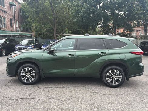 Used 2023 Toyota Highlander XLE AWD/4WD image 8