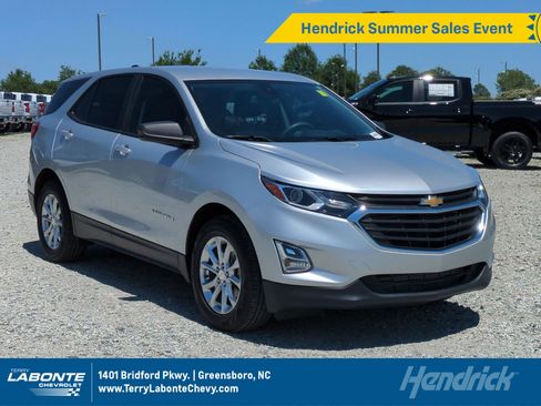 Used 2021 Chevrolet Equinox LS w/ LS Convenience Package FWD image 1