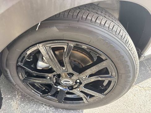 Used 2023 Nissan Kicks SR w/ SR Premium Package FWD image 10