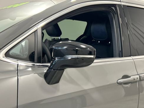 Used 2025 Chrysler Pacifica Select FWD image 12