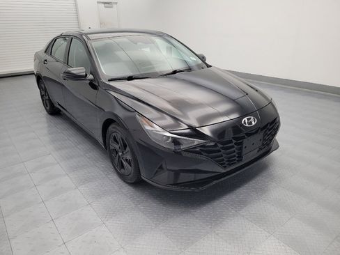 Used 2022 Hyundai Elantra SEL w/ Convenience Package FWD image 13