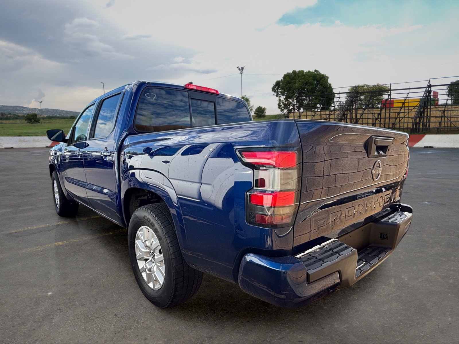 Used 2022 Nissan Frontier SV RWD image 4
