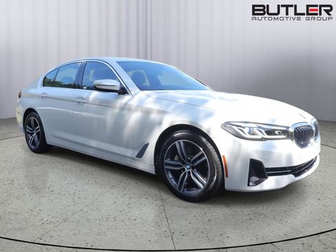Used 2023 BMW 530i w/ Convenience Package RWD image 3