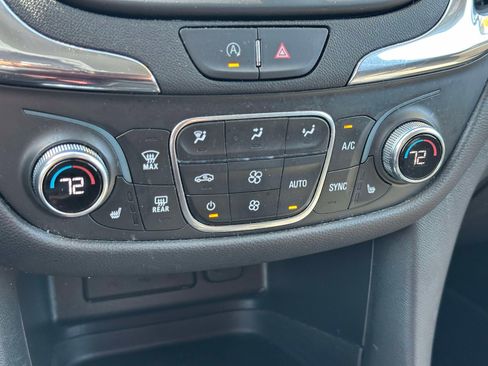 Used 2023 Chevrolet Equinox LT image 29