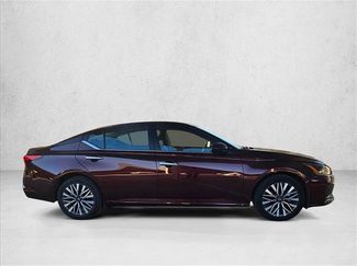 Used 2025 Nissan Altima 2.5 SV video 4