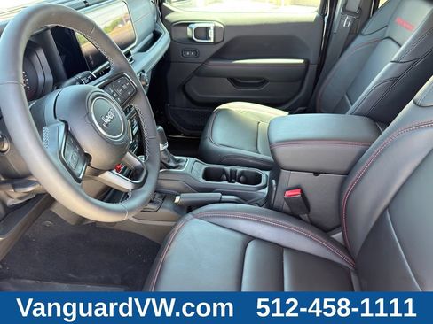 Used 2025 Jeep Gladiator Rubicon AWD/4WD image 13