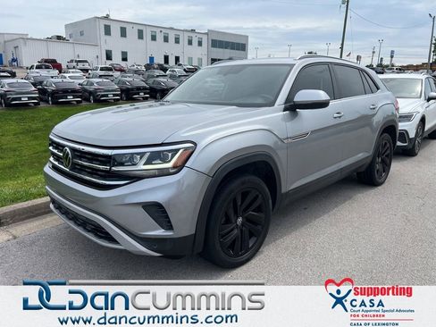 Used 2020 Volkswagen Atlas Cross Sport SE w/ Panoramic Sunroof Package FWD image 1