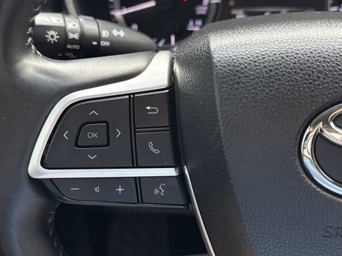Used 2024 Toyota Highlander XLE AWD/4WD image 24
