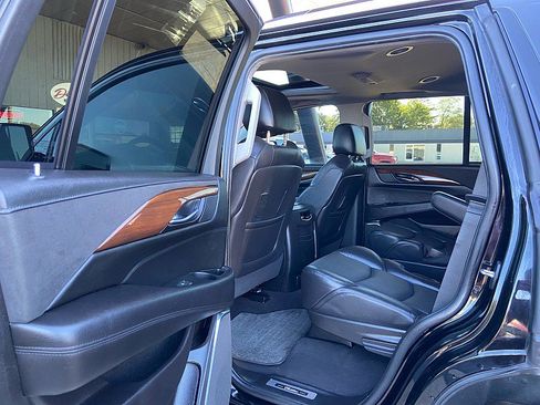 Used 2020 Cadillac Escalade Luxury w/ Escalade Sport Edition AWD/4WD image 8