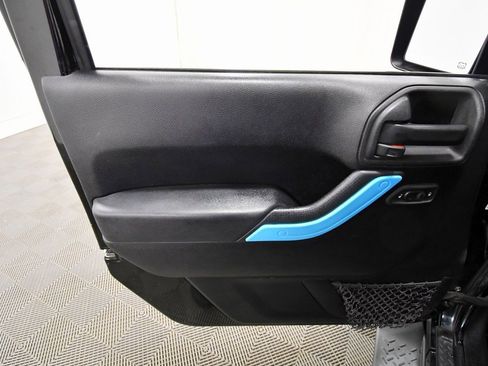 Used 2014 Jeep Wrangler Unlimited Sahara w/ Dual Top Group image 12