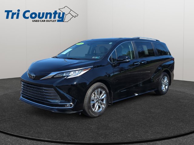 Certified 2026 Toyota Sienna Limited FWD image 3