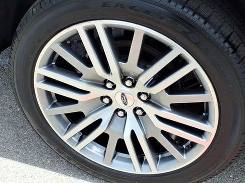 Certified 2024 Ford Expedition Limited image 9