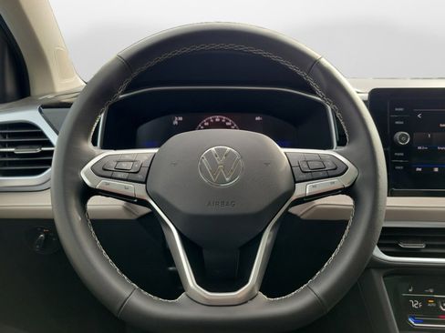 Certified 2025 Volkswagen Taos SE w/ Panoramic Sunroof Package image 12