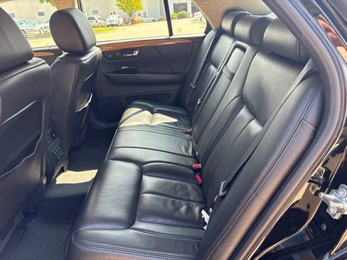 Used 2008 Cadillac DTS Performance w/ Platinum Edition FWD image 20