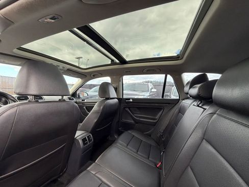 Used 2011 Volkswagen Jetta TDI w/ Wheel & Sunroof Pkg image 24