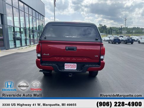 Used 2023 Toyota Tacoma SR5 w/ Technology Package image 7