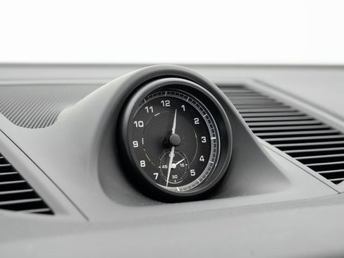 Used 2025 Porsche Macan image 18