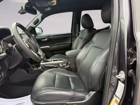 Used 2021 Toyota Tacoma Limited w/ Nightshade Package image 9