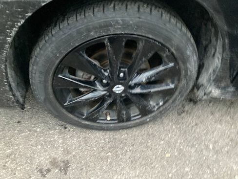 Used 2018 Nissan Sentra SR w/ SR Midnight Edition Package image 31