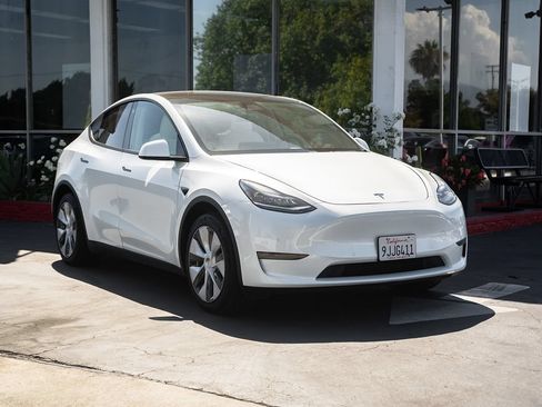 Used 2020 Tesla Model Y Long Range AWD/4WD image 3