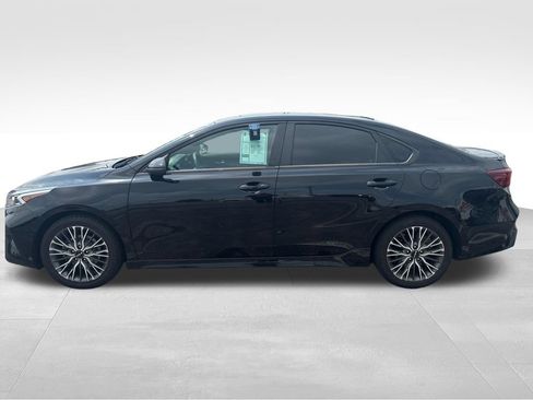 Used 2022 Kia Forte GT-Line w/ GT-Line Premium Package FWD image 2