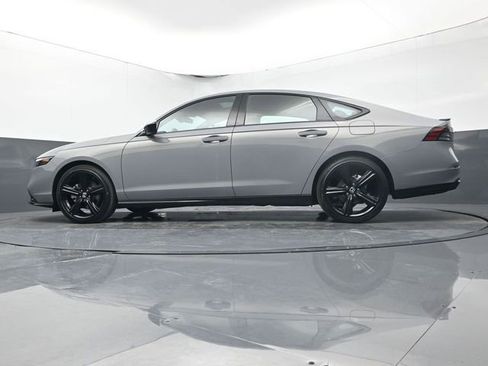 Used 2025 Honda Accord Sport image 9