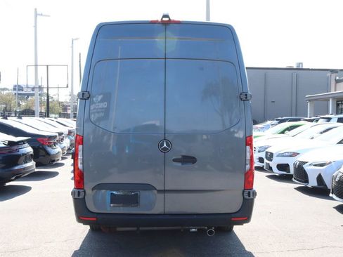 Used 2022 Mercedes-Benz Sprinter 4500 w/ Parking Package image 3