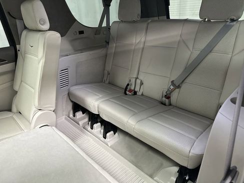 Used 2023 Cadillac Escalade ESV Premium Luxury Platinum image 16