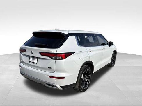 Used 2022 Mitsubishi Outlander SE AWD/4WD image 2