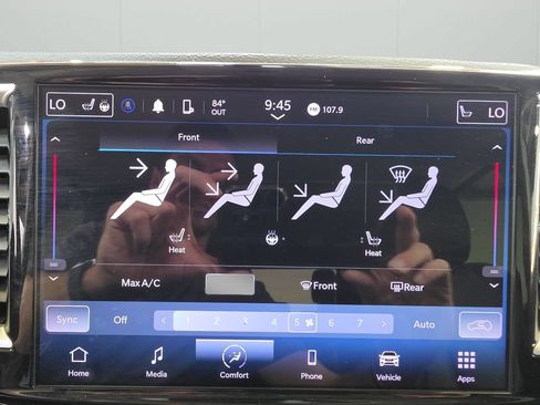 Used 2024 Chrysler Pacifica Touring-L FWD image 23
