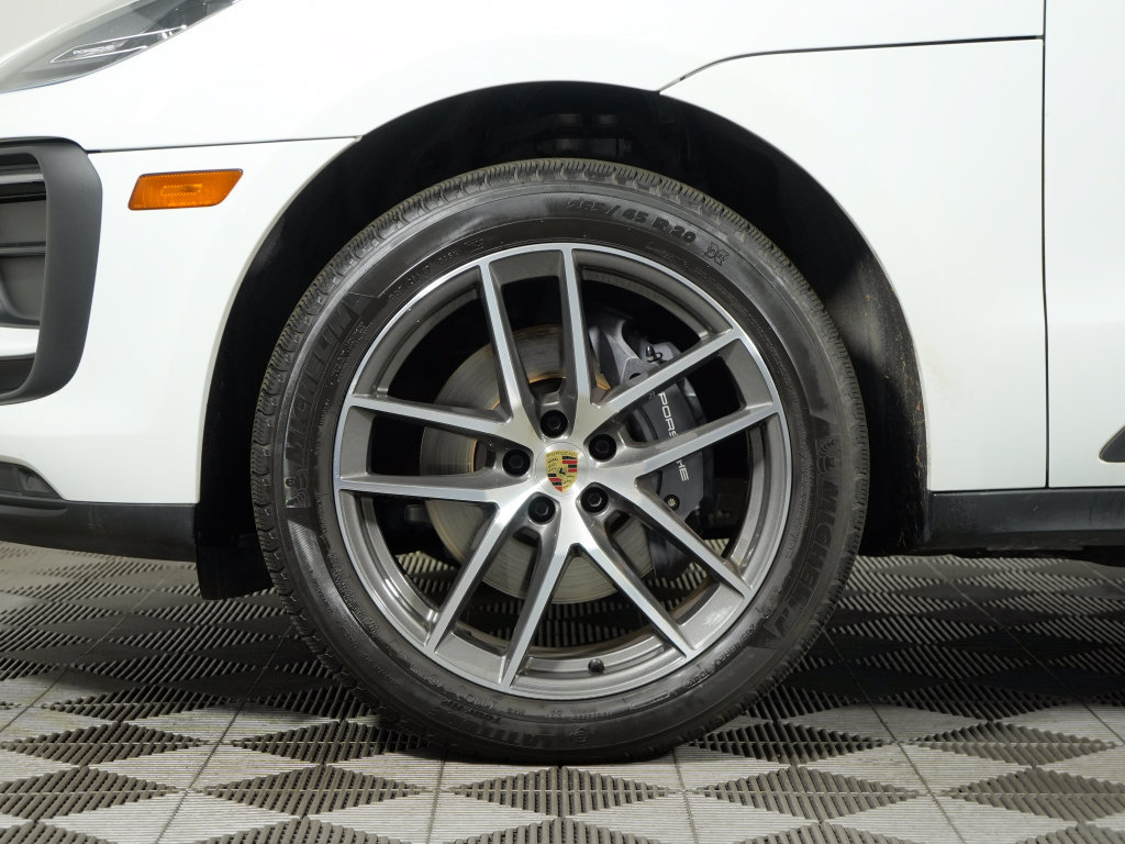 Certified 2023 Porsche Macan Turbo AWD/4WD image 13