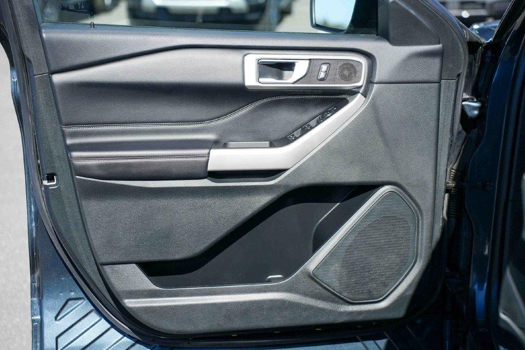 Used 2023 Ford Explorer XLT w/ Equipment Group 202A AWD/4WD image 17