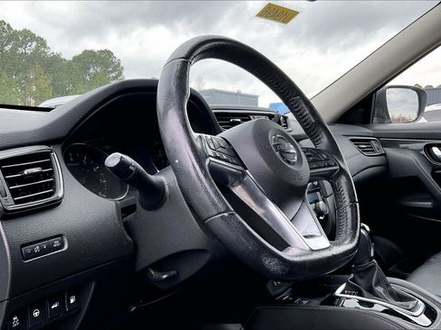 Used 2018 Nissan Rogue SL w/ Premium Package image 6