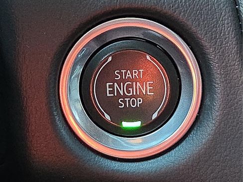 Used 2023 Chevrolet Tahoe Z71 w/ Luxury Package image 20