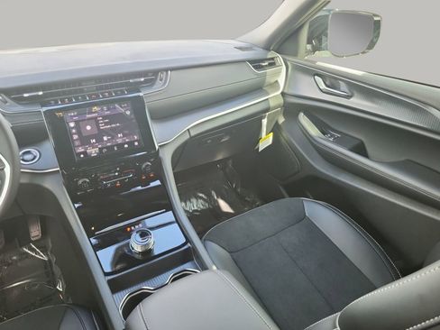 New 2025 Jeep Grand Cherokee L Altitude image 14