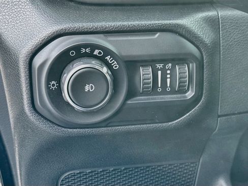 Used 2022 Jeep Wrangler Sport AWD/4WD image 11