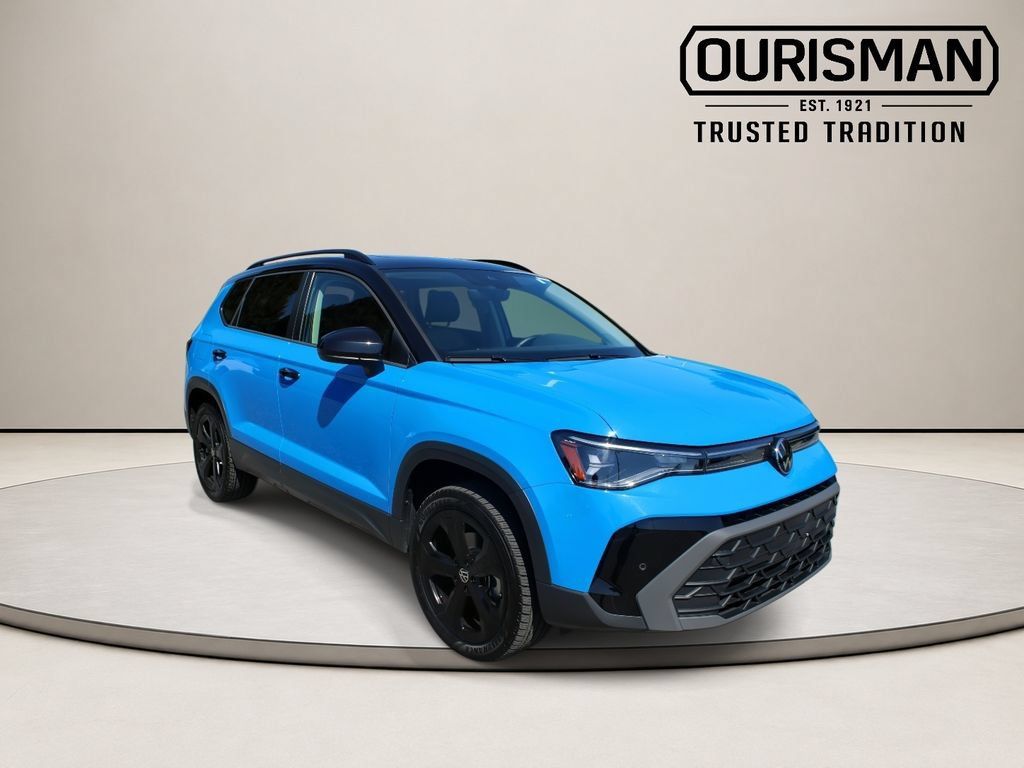 Used 2025 Volkswagen Taos SE AWD/4WD image 1