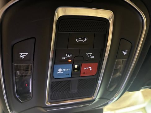 Used 2023 Jeep Grand Cherokee L Limited AWD/4WD image 23