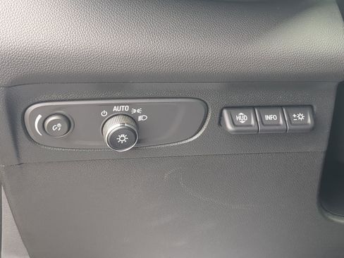 Used 2023 Buick Envision Avenir AWD/4WD image 17