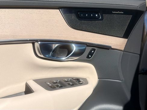 New 2026 Volvo XC90 T8 Plus w/ Protection Package Premier AWD/4WD image 17