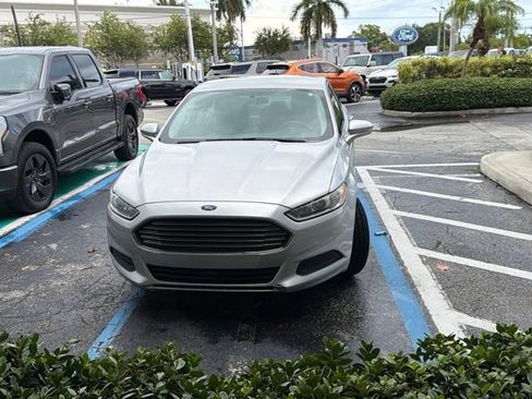 Used 2016 Ford Fusion SE FWD image 3