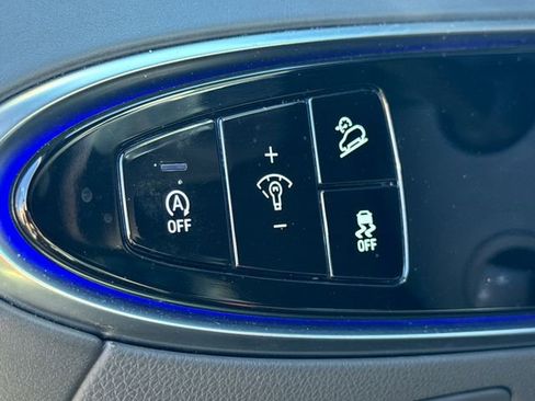 Used 2025 Genesis GV70 3.5T Sport image 25