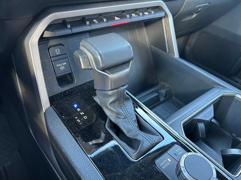 Used 2022 Toyota Tundra SR5 w/ SR5 Premium Package RWD image 28