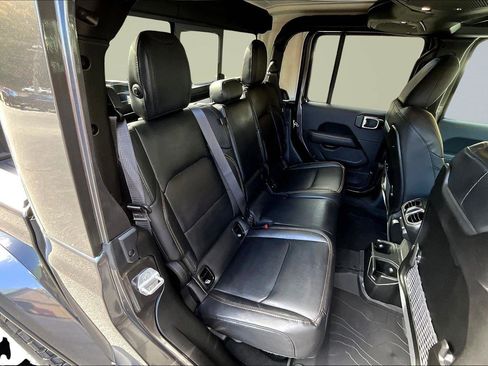 New 2025 Jeep Gladiator Sport image 9