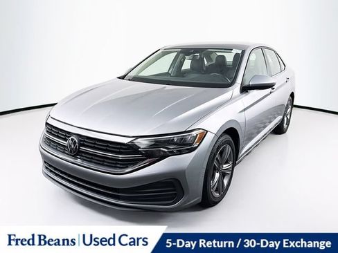 Used 2024 Volkswagen Jetta SE FWD image 3