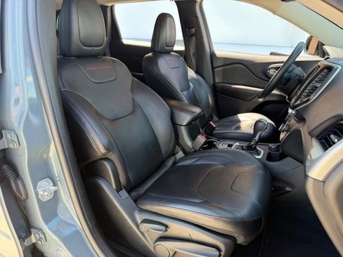 Used 2015 Jeep Cherokee Trailhawk w/ Comfort/Convenience Group AWD/4WD image 22
