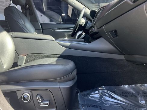 Used 2021 Maserati Levante image 21