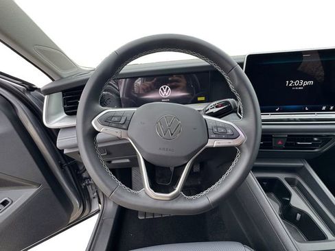 New 2026 Volkswagen Tiguan SE image 17