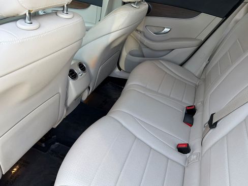 Used 2022 Mercedes-Benz GLC 300 4MATIC image 4
