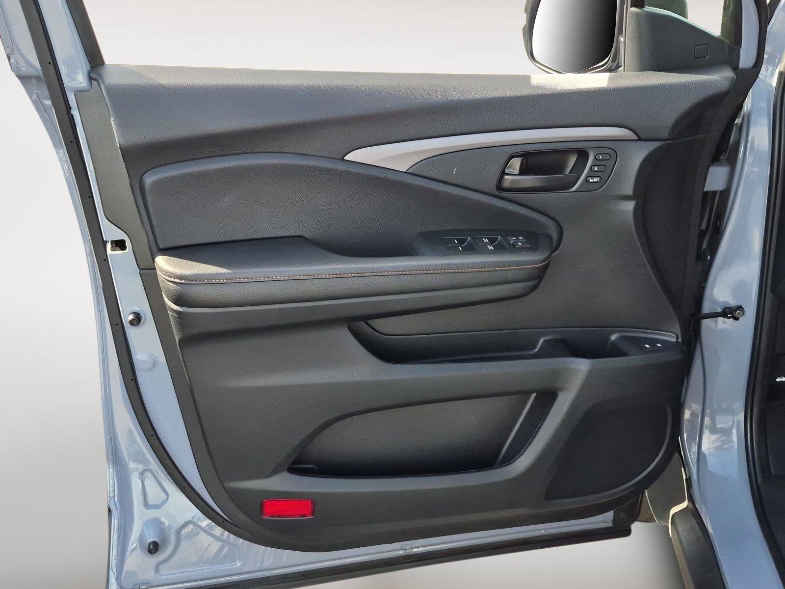 Certified 2023 Honda Passport TrailSport image 31